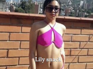 Lily_snack