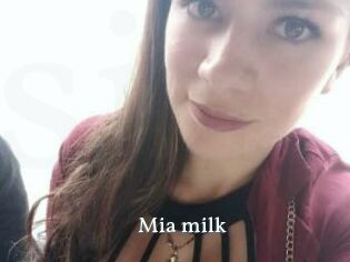 Mia_milk