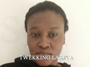 TWEKKING_LATOYA