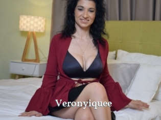 Veronyiquee